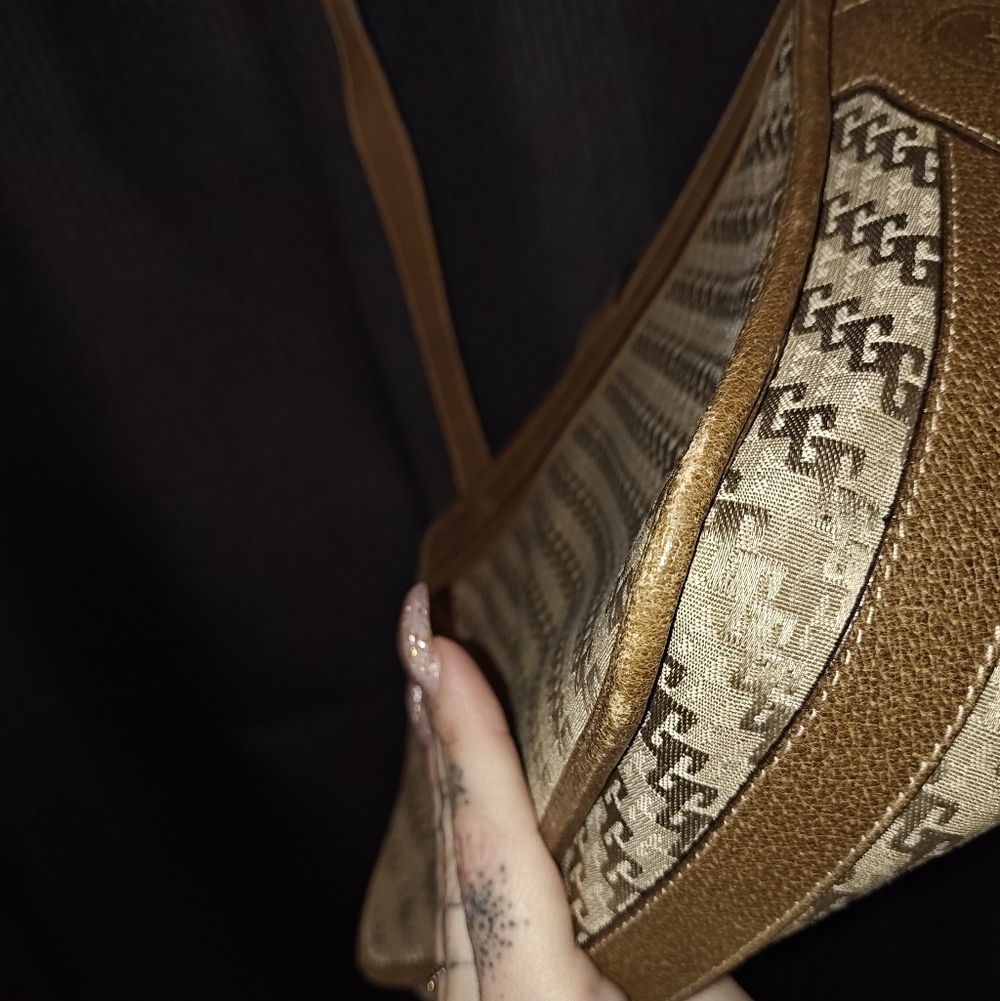 Gucci GG Vintage Shoulder Bag - Picture 6 of 15